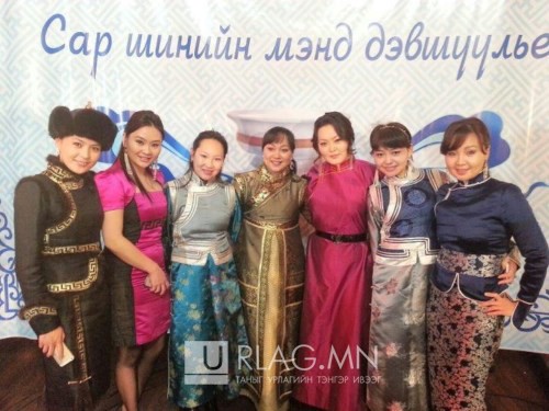 Хошин урлагийн үе үеийн жүжигчид хуран чуулж шинэлцгээлээ